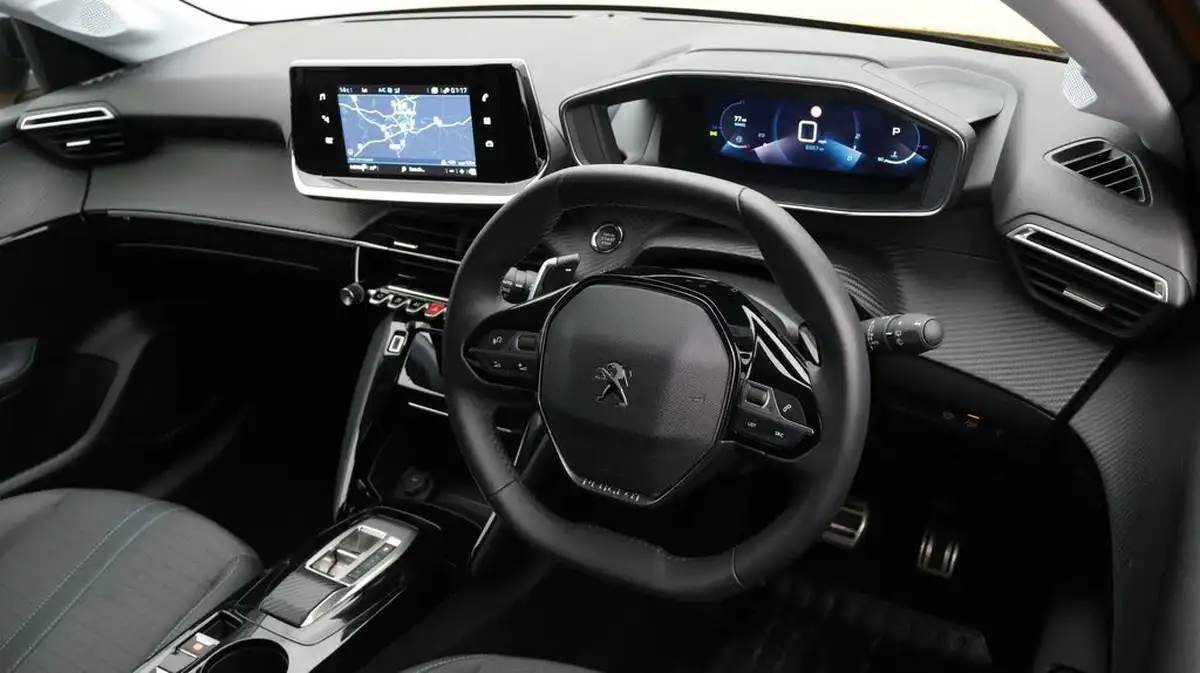 2023-peugeot-208-12-puretech-allure-premium-100ps-eat8-big-9