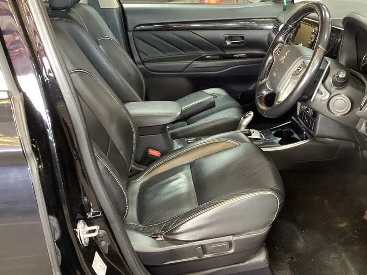 2015-mitsubishi-outlander-20-gx4h-phev-big-6