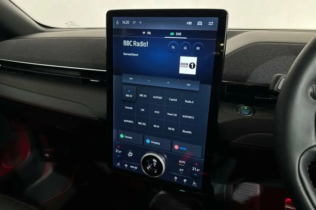 2023-ford-mustang-mach-e-big-16