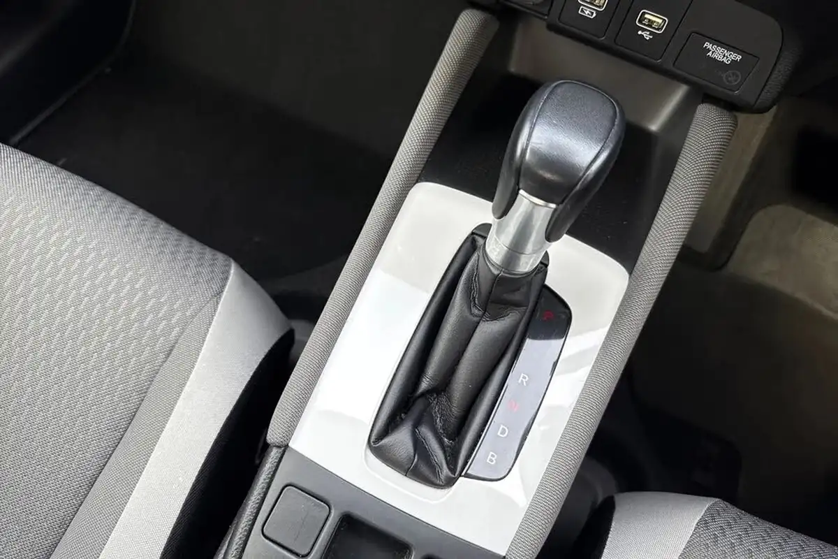 2021-honda-jazz-15-i-mmd-crosstar-ex-109ps-two-tone-big-21