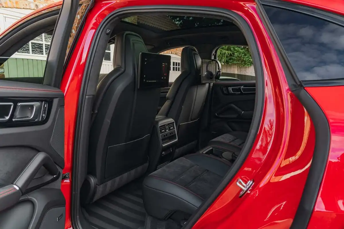 2022-porsche-cayenne-40-v8-gts-coupe-big-29
