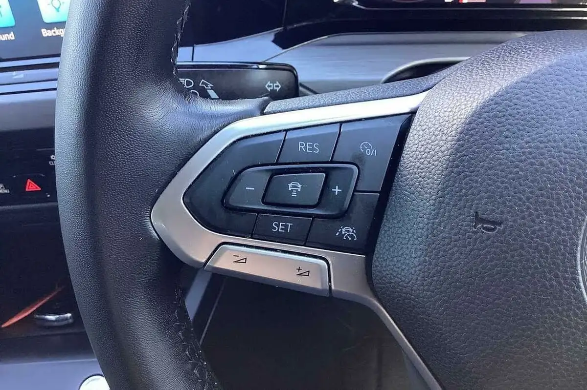 2022-volkswagen-golf-15-tsi-style-130ps-hatchback-big-14