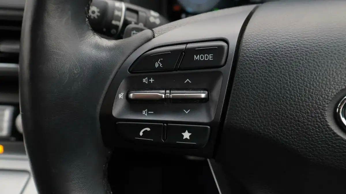 2022-hyundai-kona-e-premium-204ps-64kwh-7kw-obc-big-23