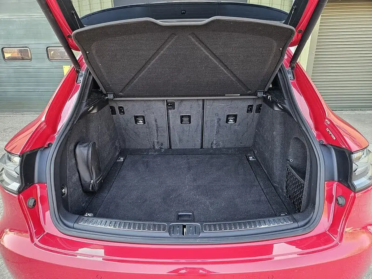 2018-porsche-macan-big-7
