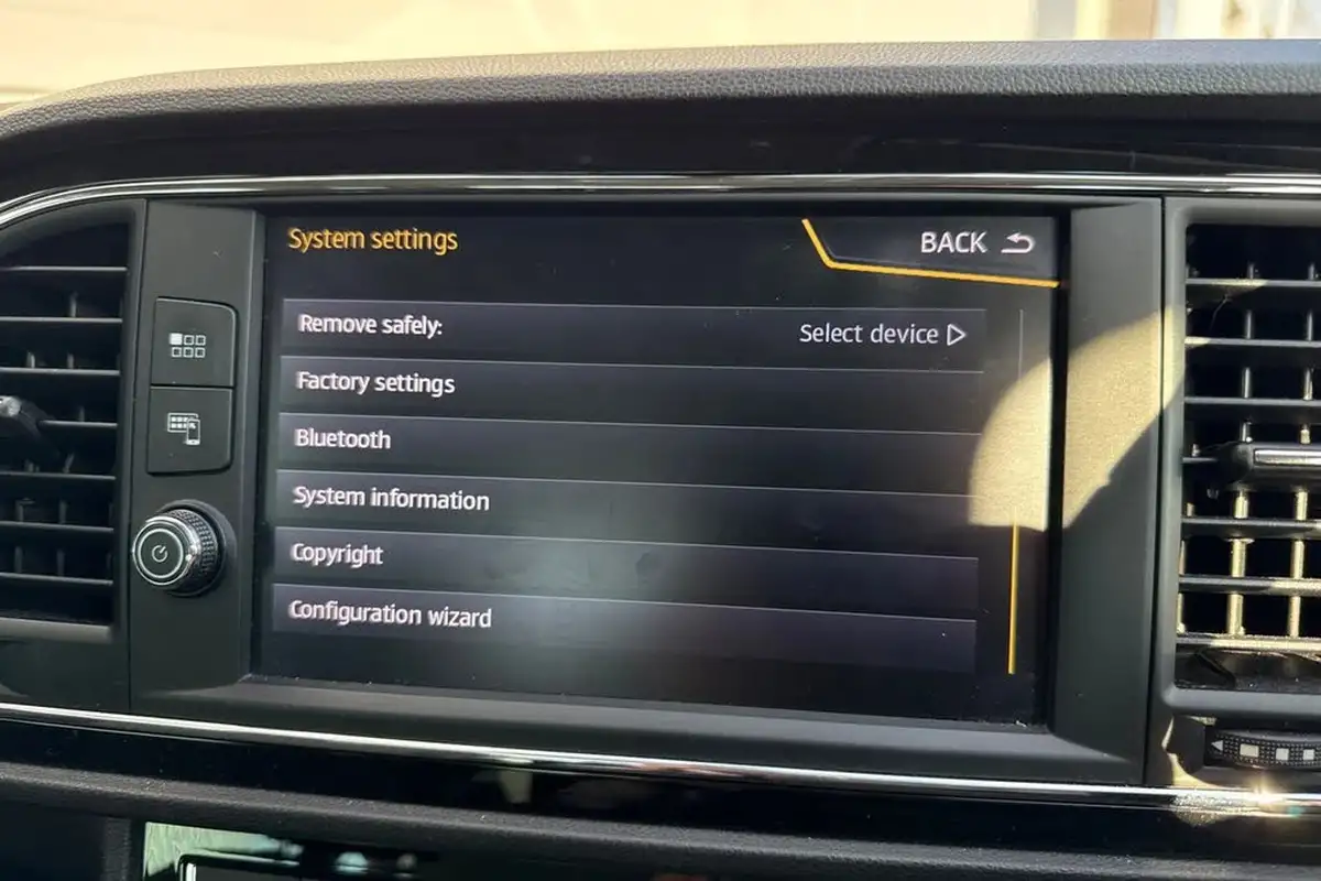 2018-seat-leon-14-ecotsi-fr-technology-estate-5d-dsg-big-46