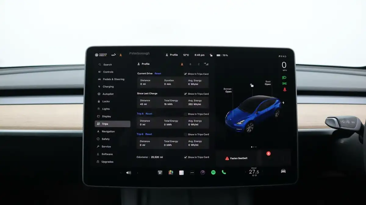 2022-tesla-model-y-e-long-range-big-10