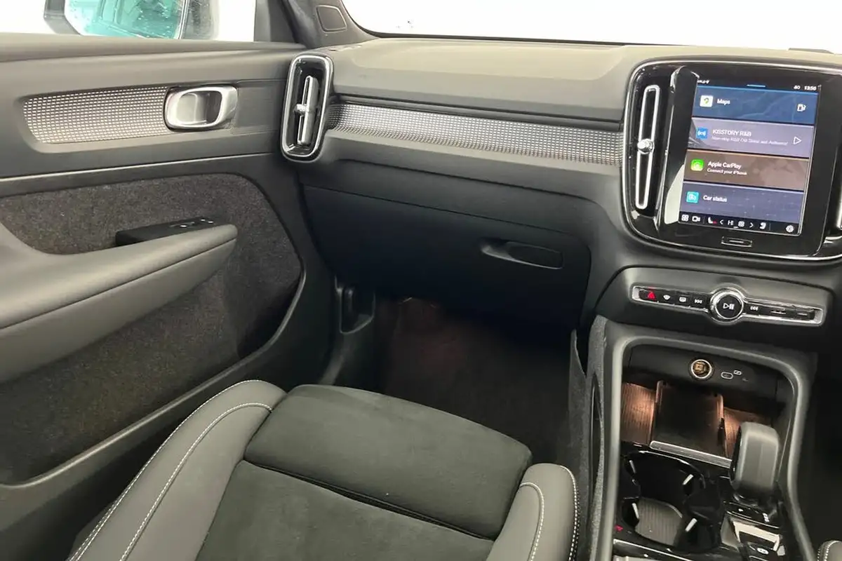 2024-volvo-xc40-20-b4-plus-big-27