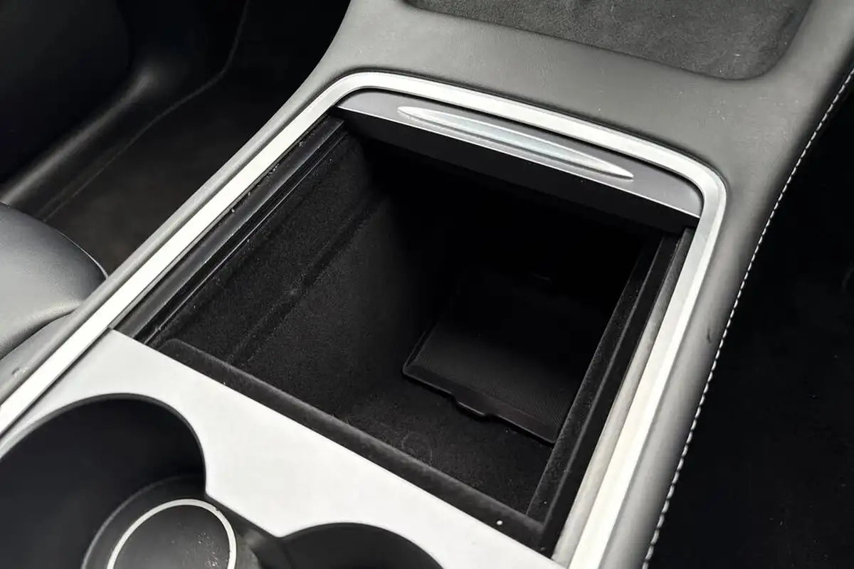 2023-tesla-model-y-e-performance-big-39