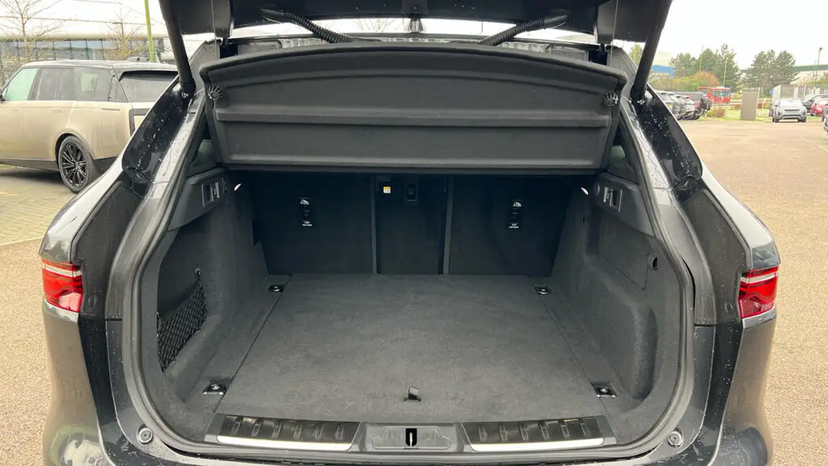 2024-jaguar-f-pace-20-d200-r-dynamic-hse-black-big-9