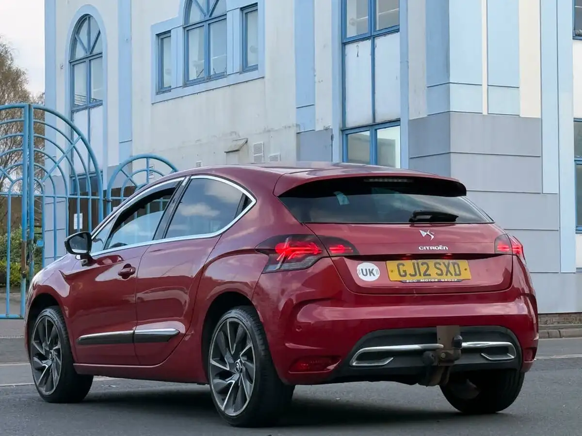 2012-citroen-ds4-20hdi-dsport-big-11