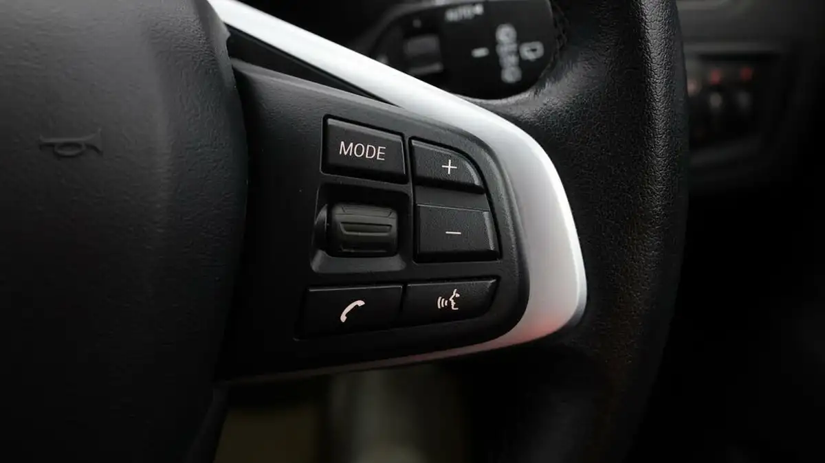 2022-bmw-x1-15-xdrive-25e-phev-xline-big-23