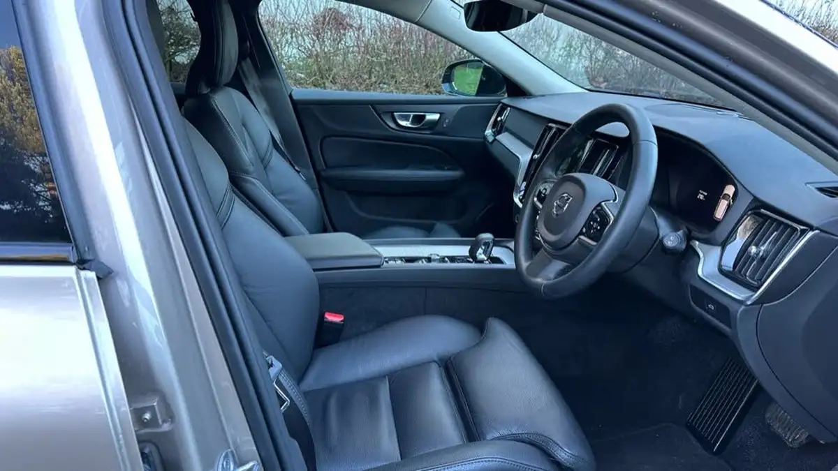 2023-volvo-v60-20-b3-plus-station-wagon-big-37