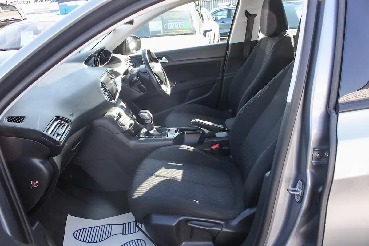 2016-peugeot-308-12-puretech-active-130bhp-eat6-big-14