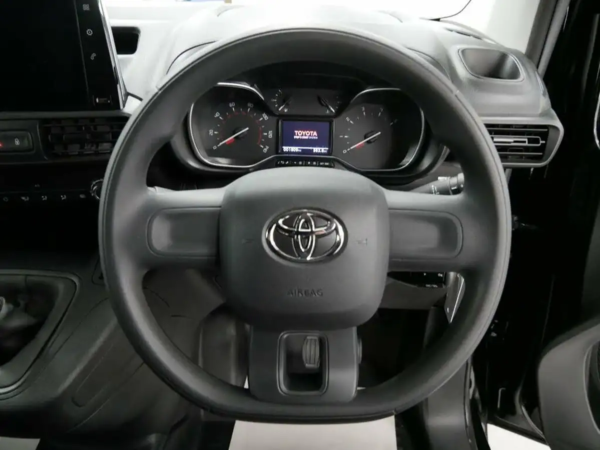 2024-toyota-proace-city-15d-active-big-22