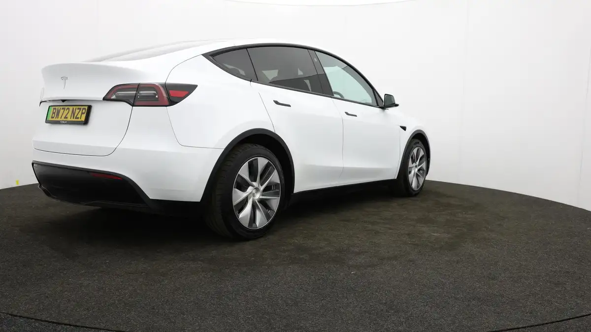2023-tesla-model-y-e-rwd-big-77