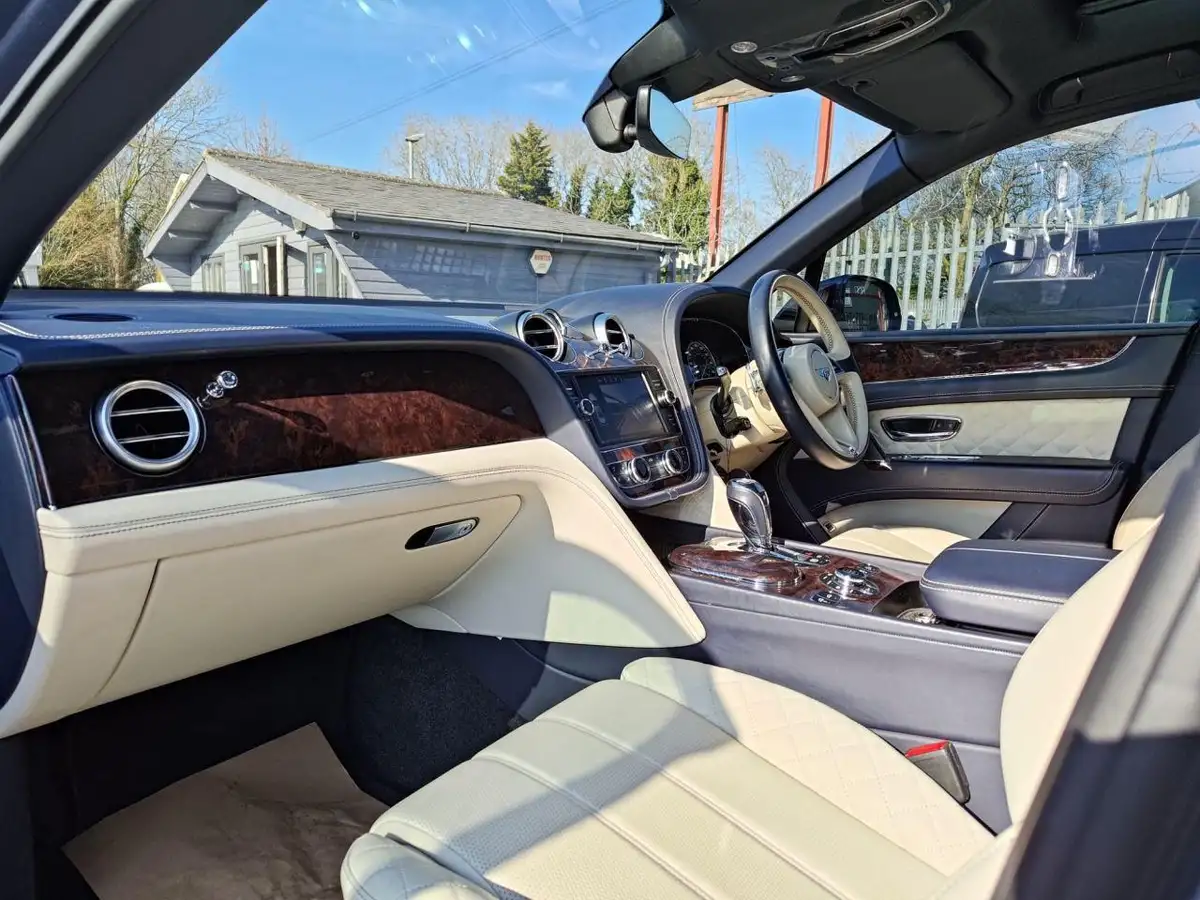 2016-bentley-bentayga-60-w12-big-8
