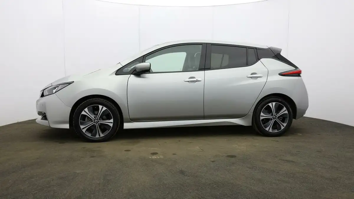 2021-nissan-leaf-e-tekna-big-31