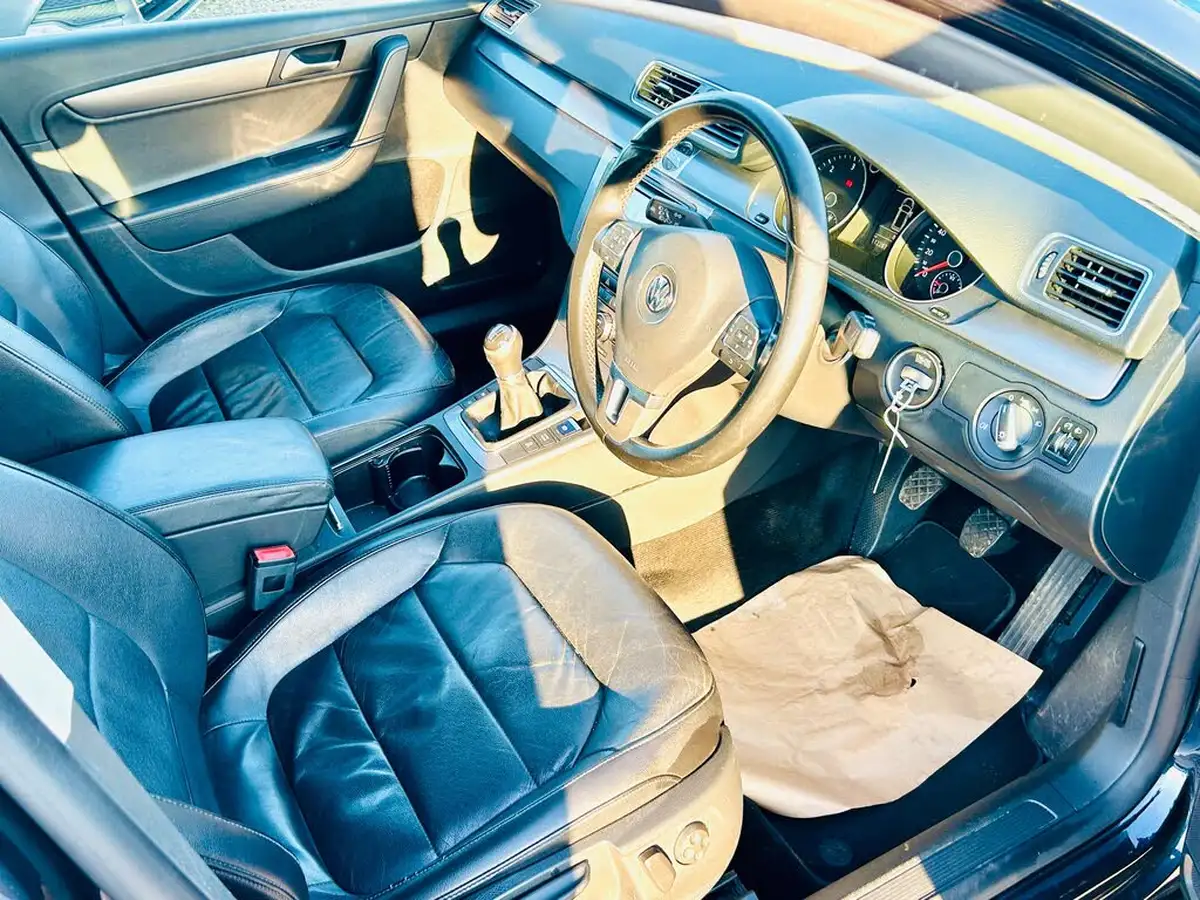2014-volkswagen-passat-20tdi-executive-140ps-ss-estate-5d-big-1
