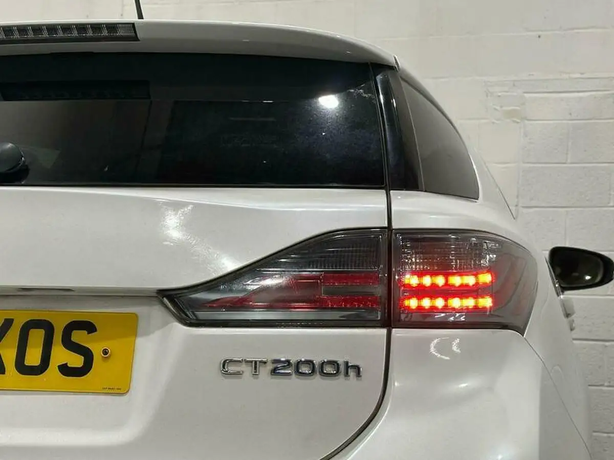 2011-lexus-ct-200h-18-se-l-premier-big-14