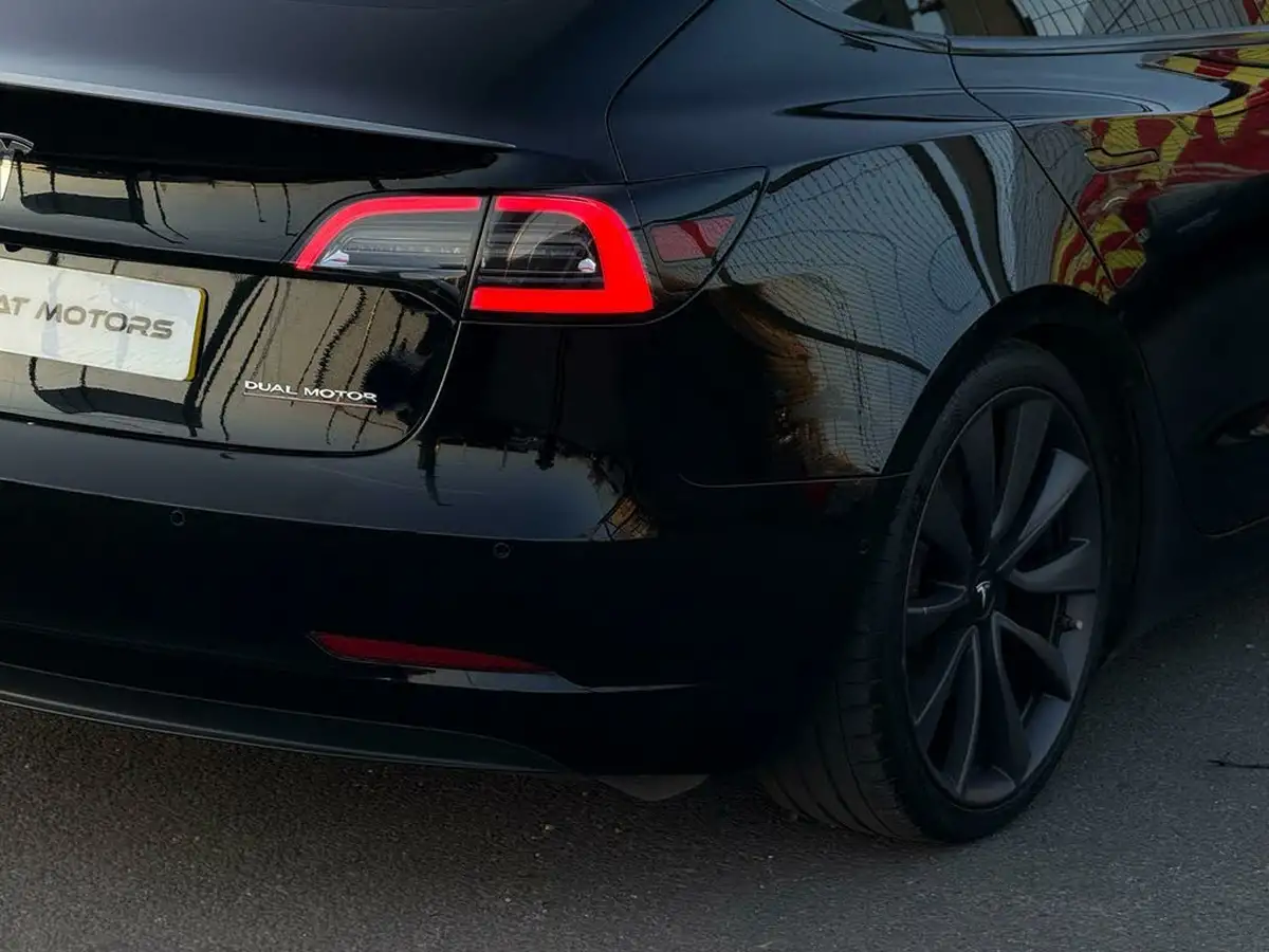 2020-tesla-model-3-e-performance-big-61