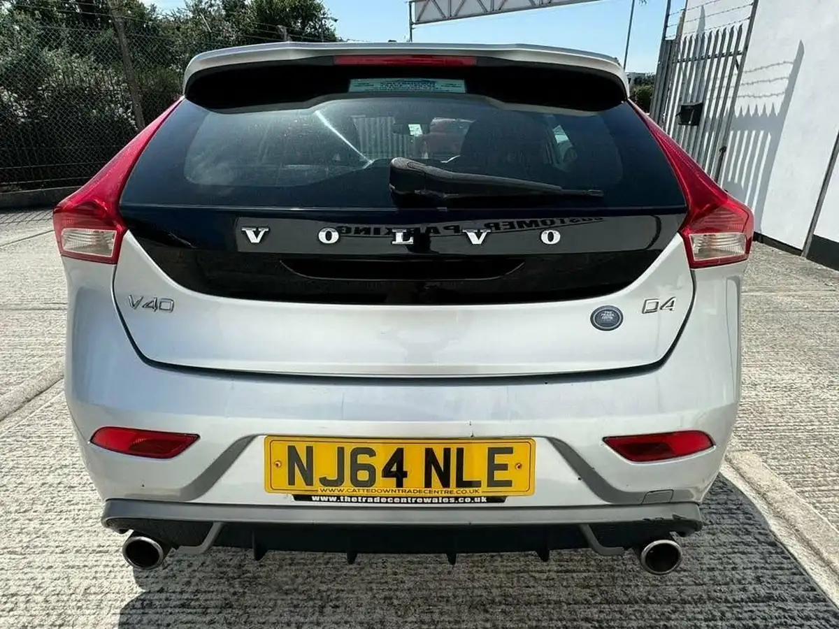 2014-volvo-v40-20td-d4-r-design-190bhp-nav-1969cc-big-3