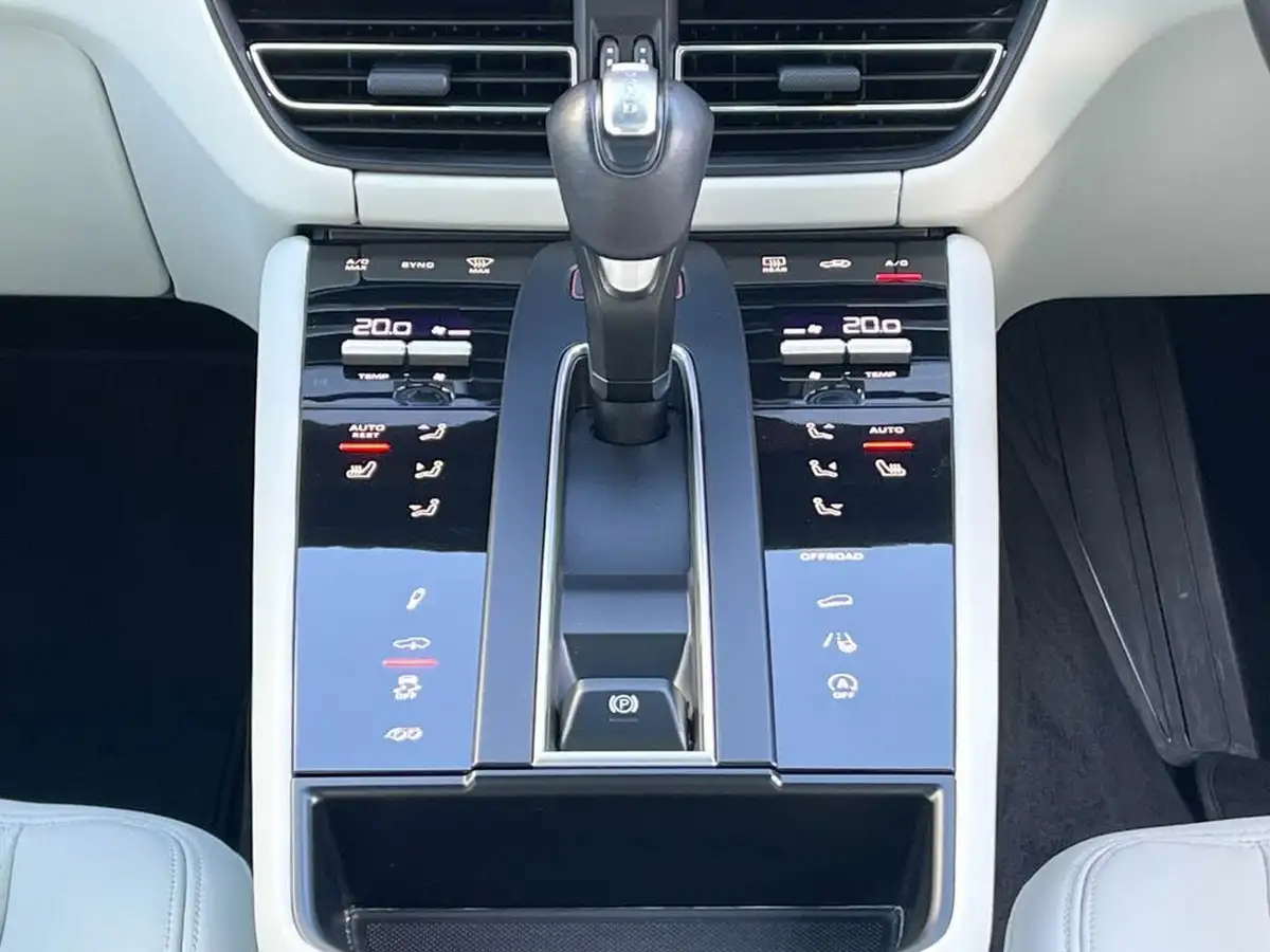 2023-porsche-macan-29-v6-gts-big-10