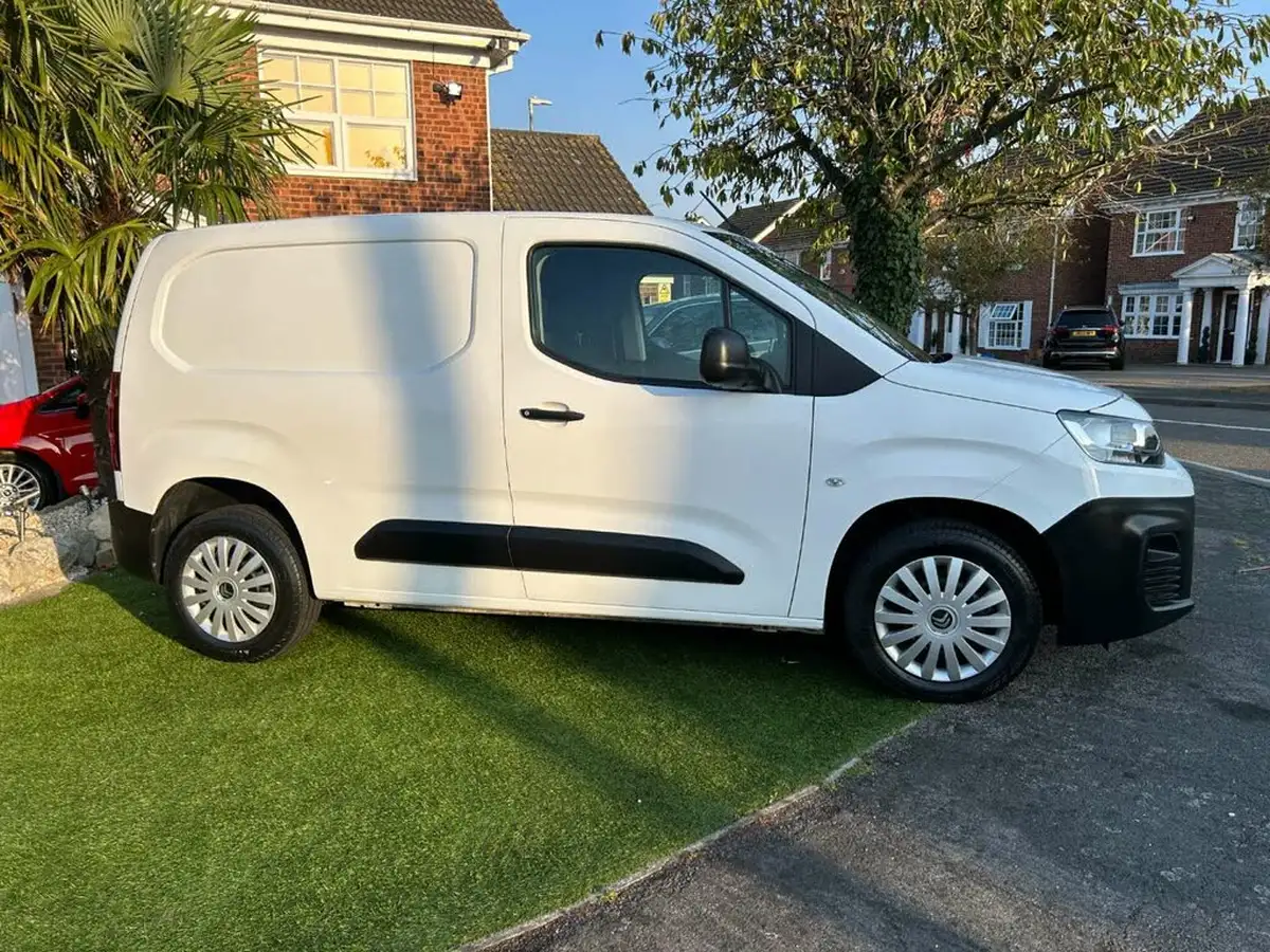 2020-citroen-berlingo-15bluehdi-1000-enterprise-100pseu6dt-e-panel-big-9