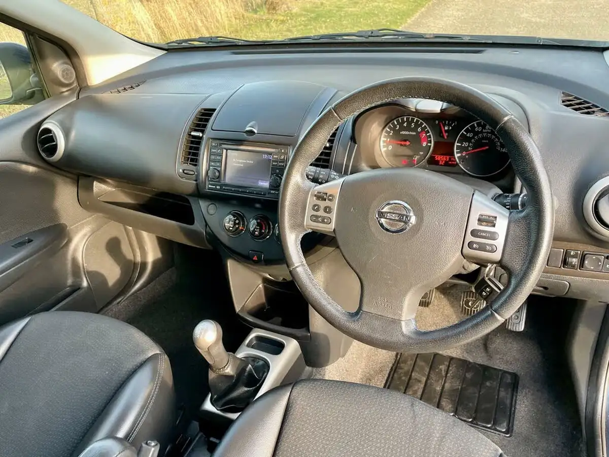 2012-nissan-note-14-n-tec-big-23