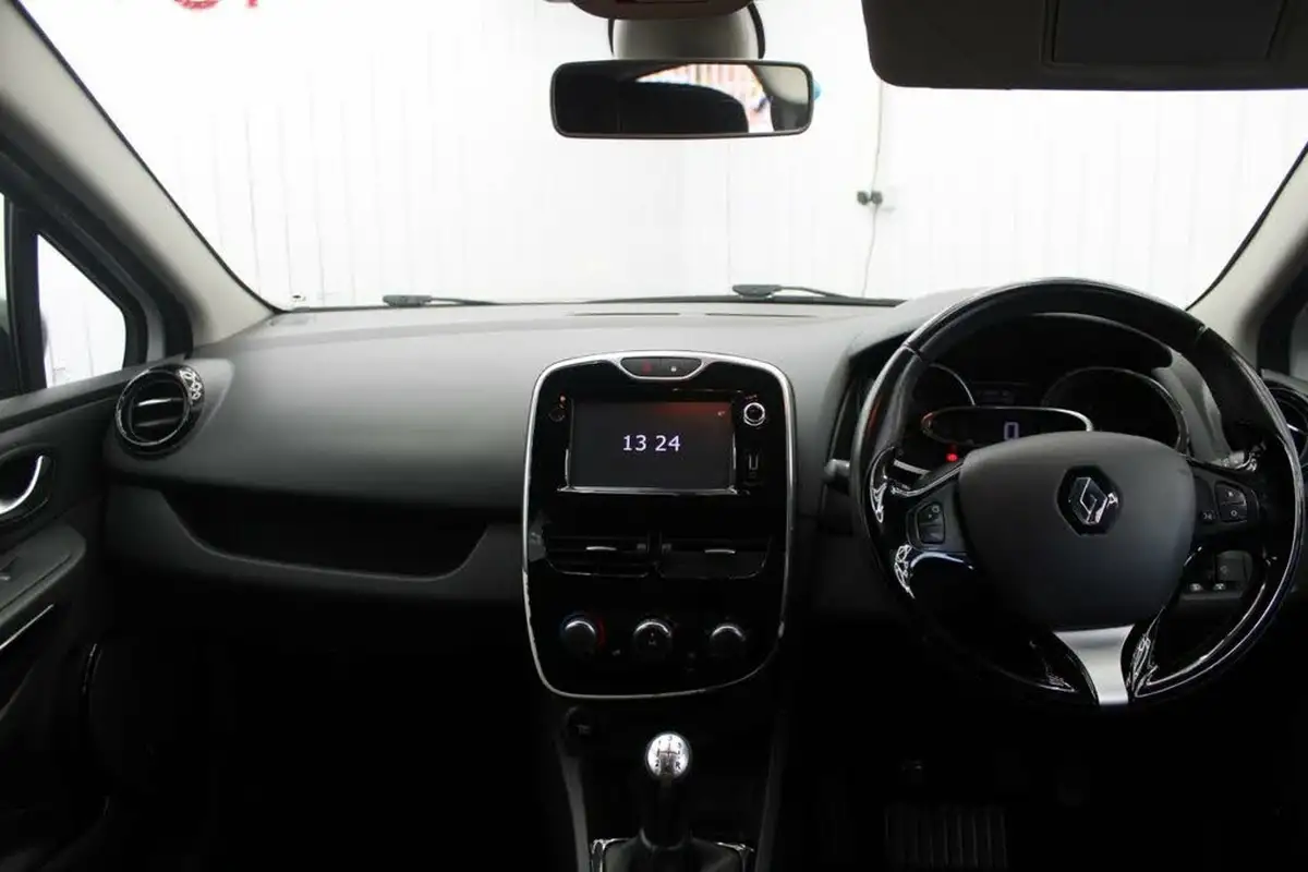2016-renault-clio-09-tce-dynamique-nav-big-26