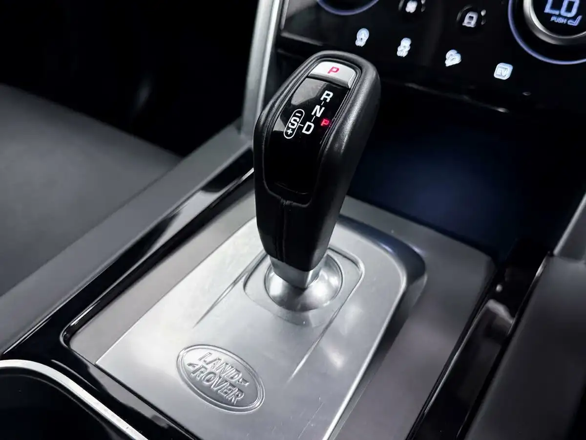 2022-land-rover-discovery-sport-15-p300e-r-dynamic-hse-big-33