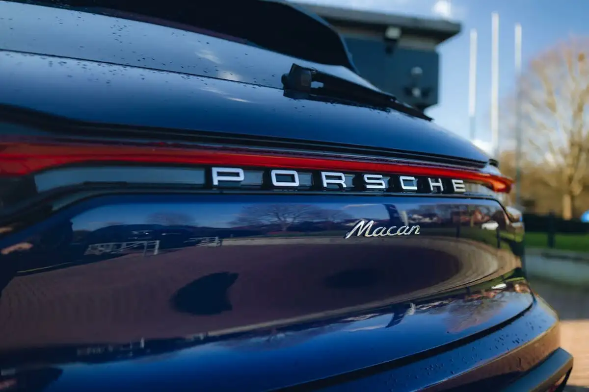 2022-porsche-macan-20-big-19