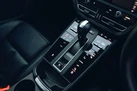 2022-porsche-macan-20-small-30