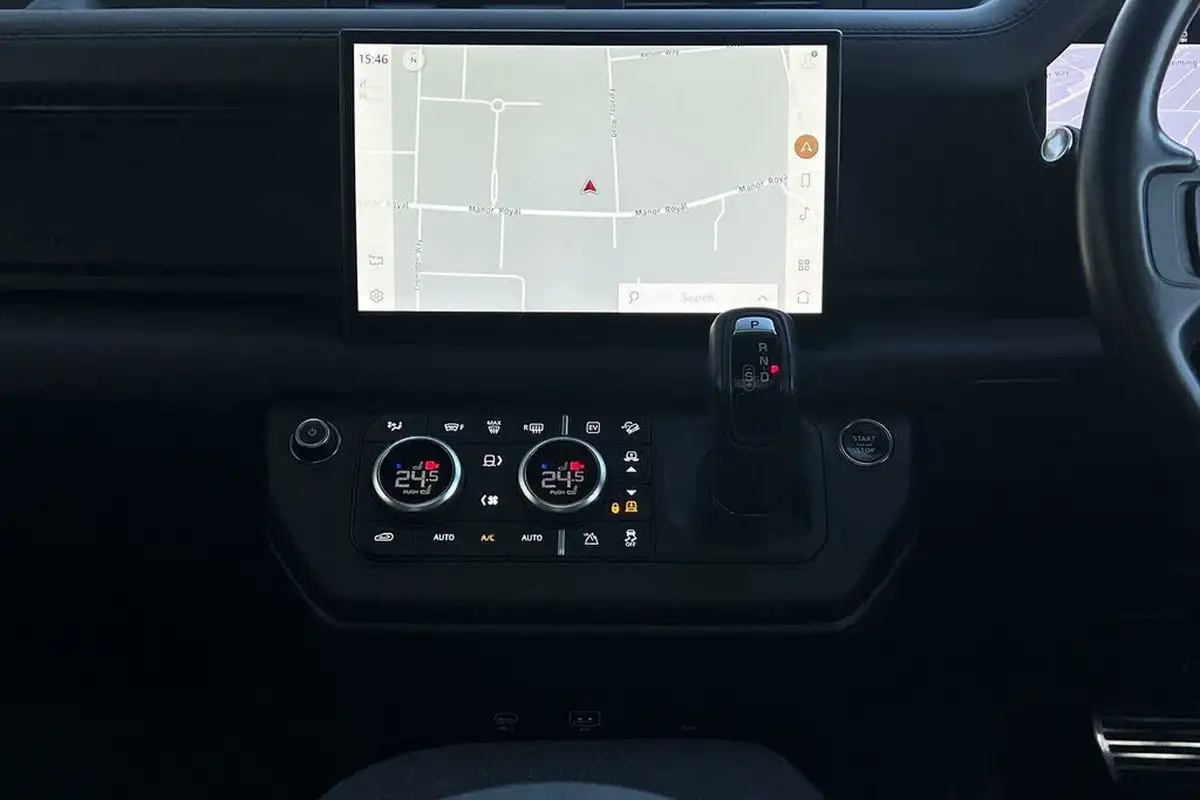 2023-land-rover-110-defender-20-p400e-x-big-24