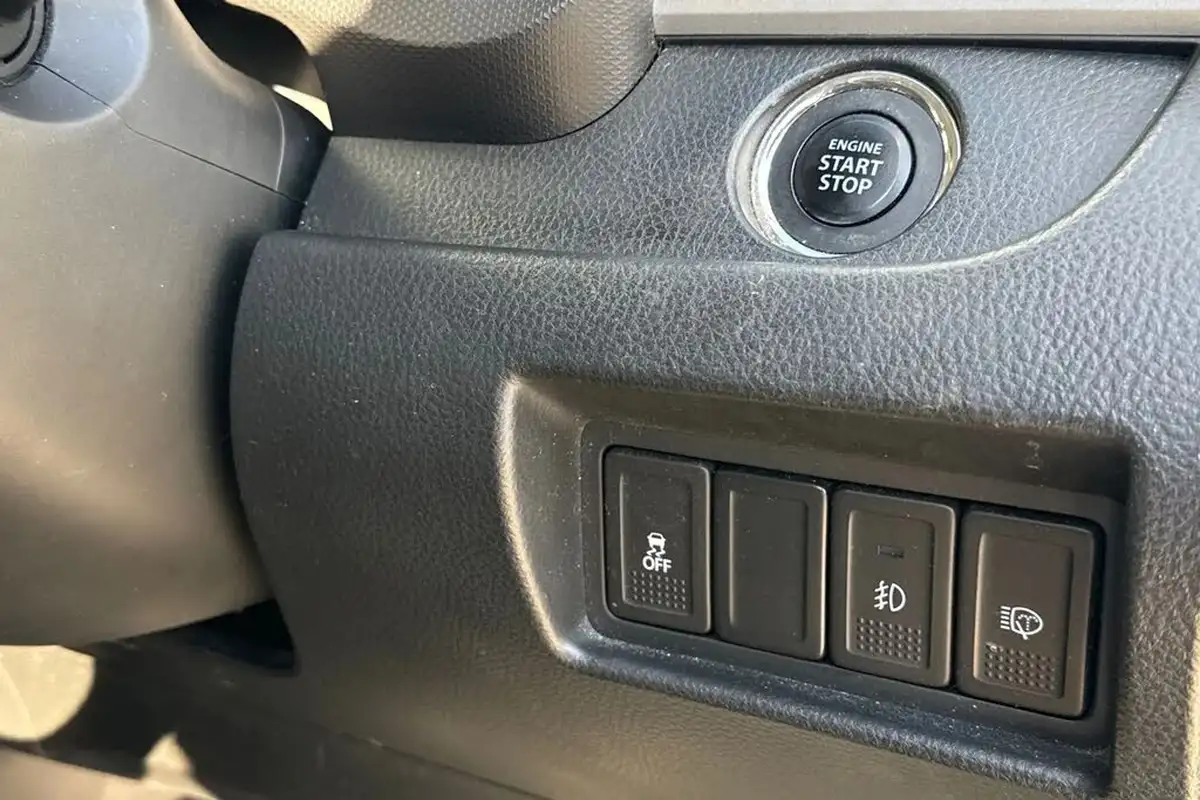 2016-suzuki-swift-16-sport-5d-big-39