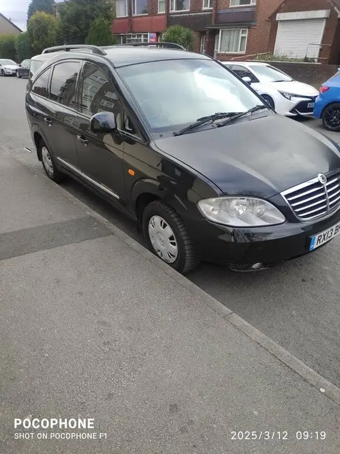 2013-kgm-ssangyong-rodius-20td-s-big-0