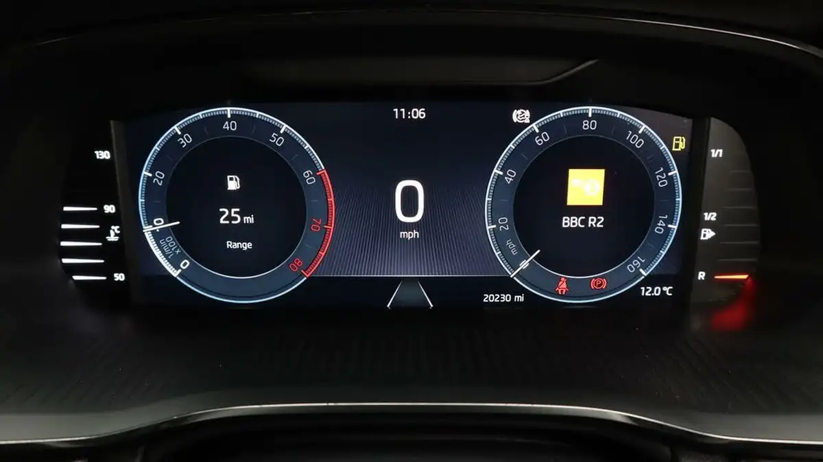 2022-skoda-octavia-10-tsi-se-technology-109ps-hatchback-big-9