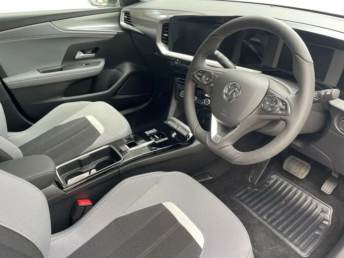 2024-vauxhall-mokka-e-griffin-big-5
