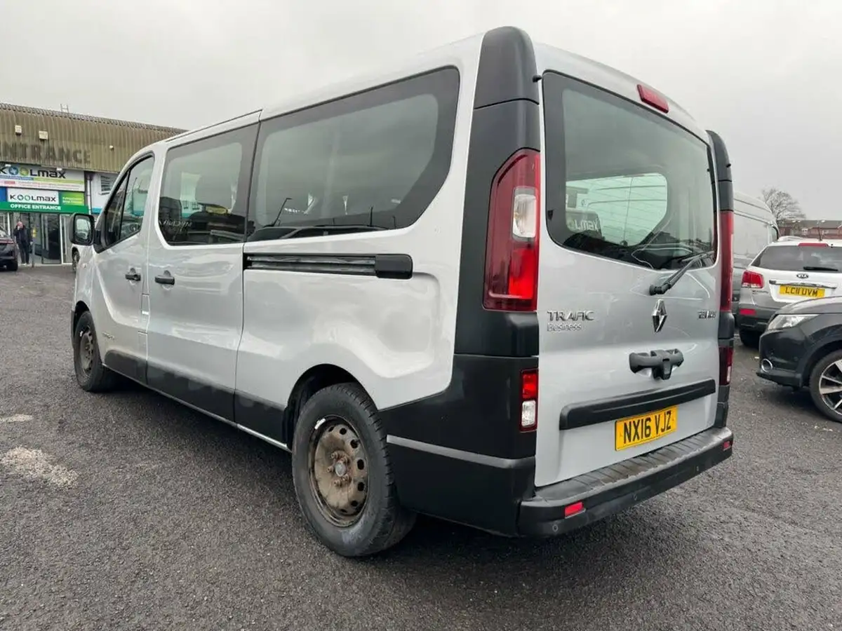 2016-renault-trafic-16dci-ll29-125-business-125eu6-minibus-9-seats-big-12