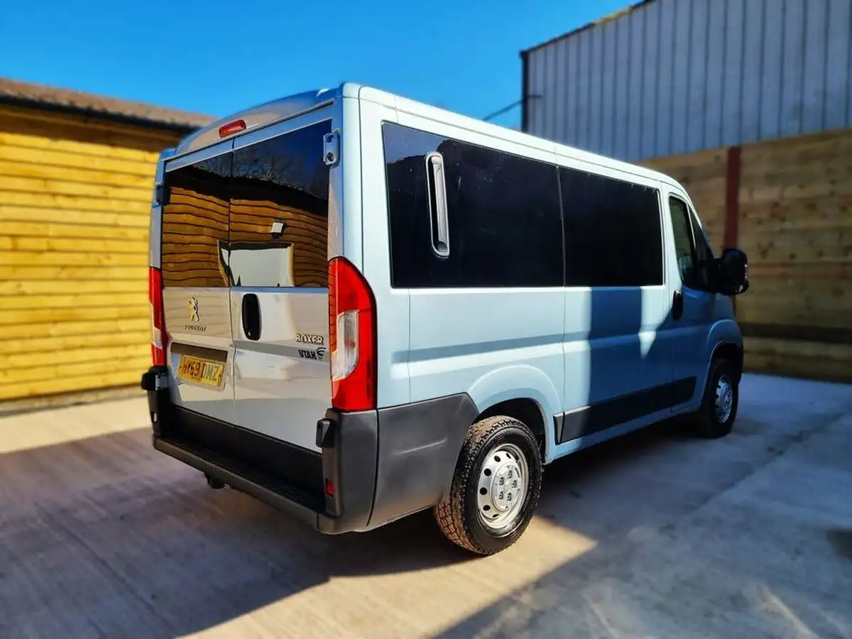 2019-peugeot-boxer-22-bluehdi-s-333-l1-h1-window-big-11