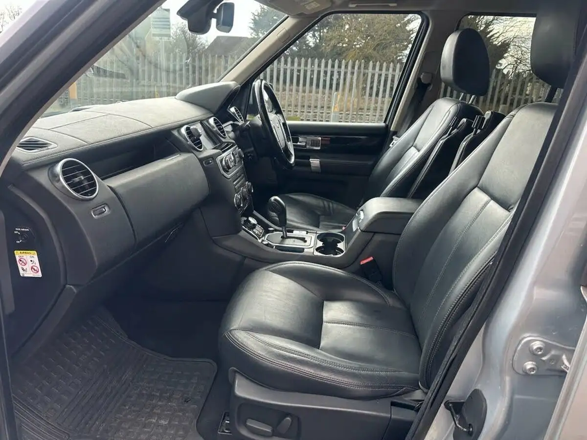 2011-land-rover-discovery-4-30tdv6-hse-big-2