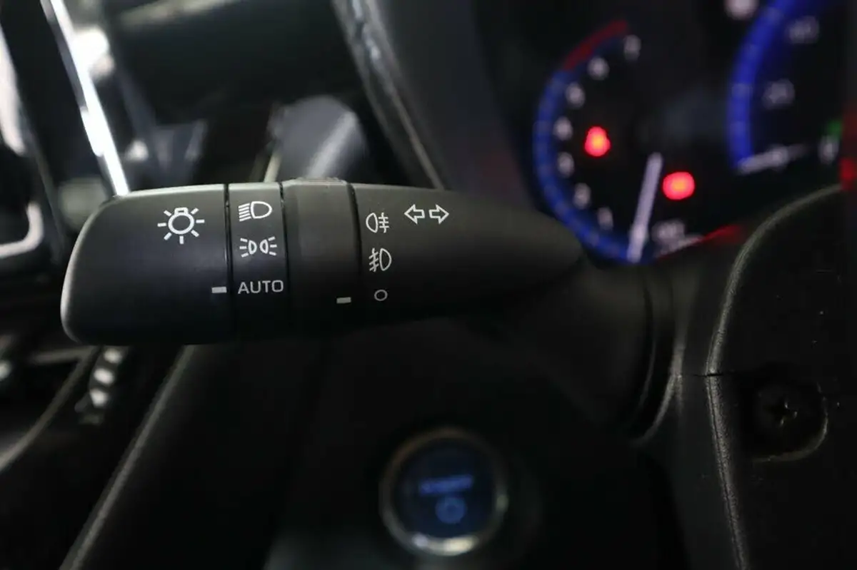 2021-toyota-corolla-18-vvt-i-icon-tech-spare-wheel-hatchback-5d-big-15
