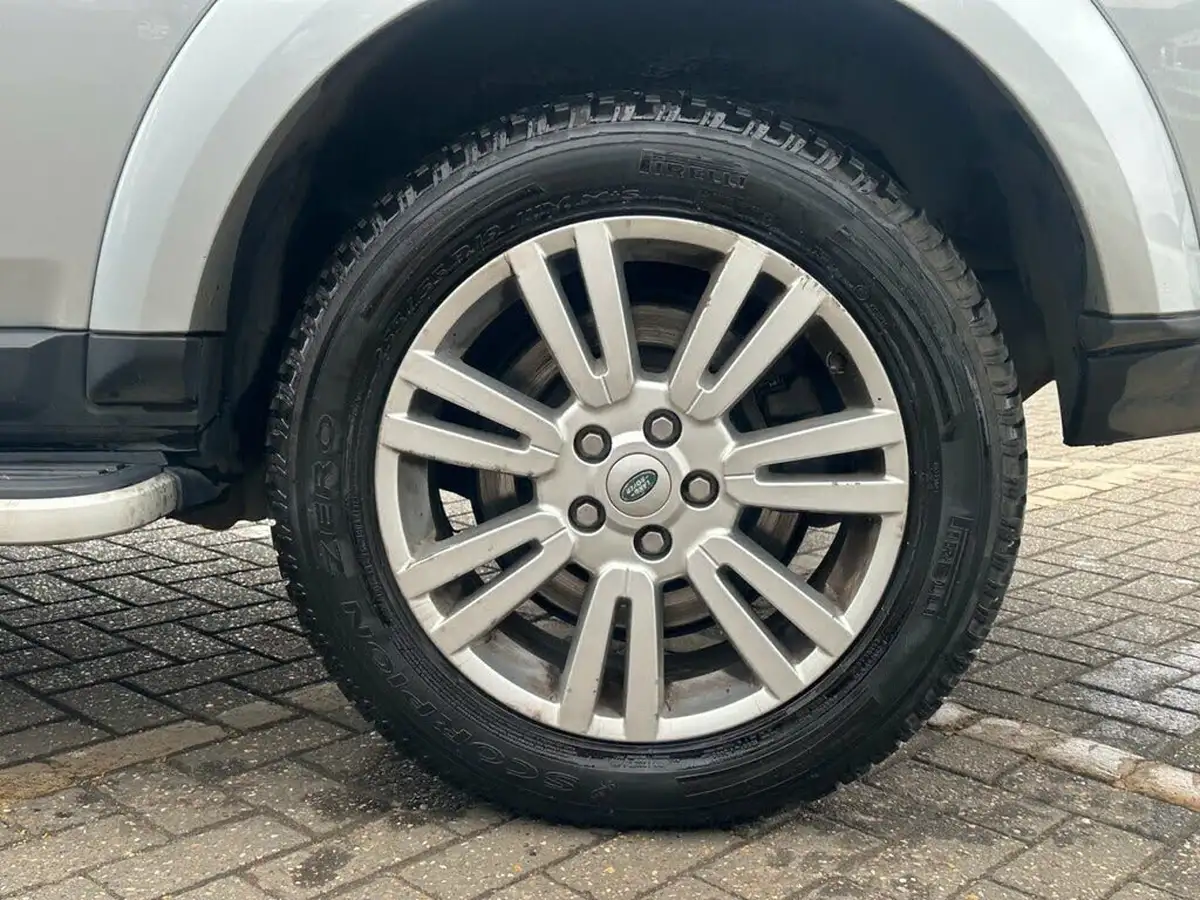 2011-land-rover-discovery-4-30tdv6-hse-big-26