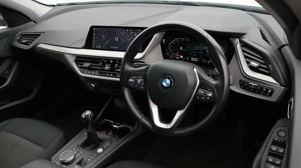 2022-bmw-1-series-15-118i-se-big-9