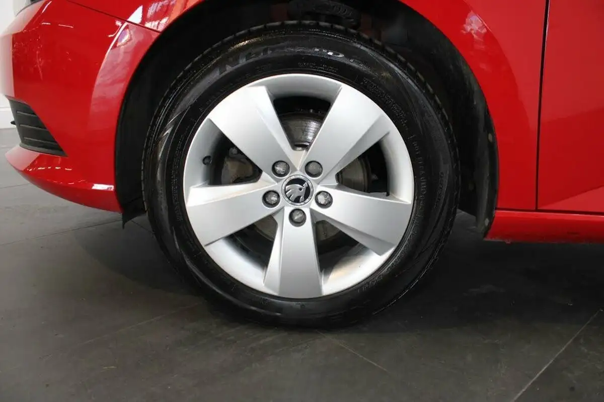 2017-skoda-fabia-10-mpi-se-hatchback-big-5