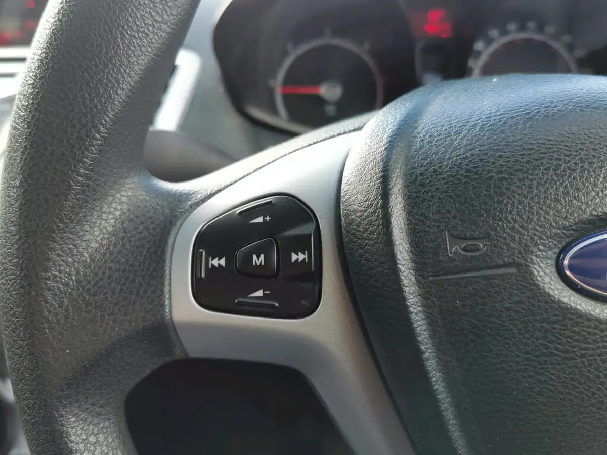2012-ford-fiesta-16td-edge-econetic-5d-big-11