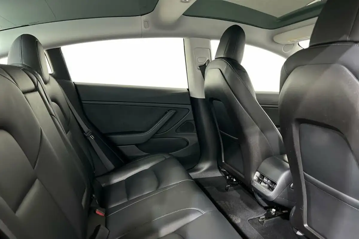 2020-tesla-model-3-e-long-range-big-7