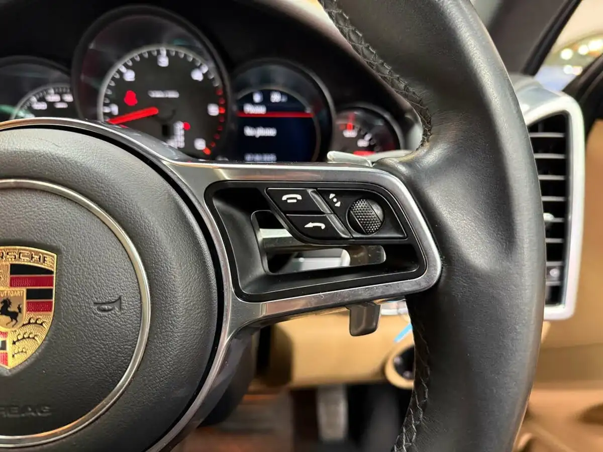 2015-porsche-cayenne-30td-big-35
