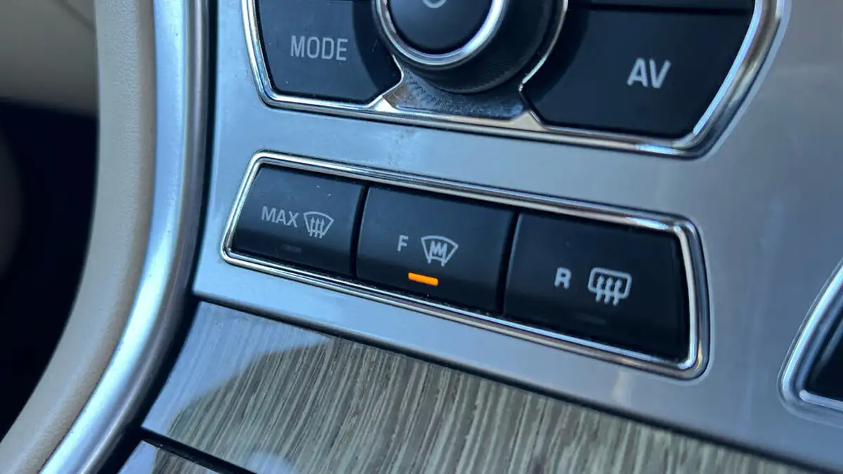 2014-jaguar-xf-30td-premium-luxury-saloon-4d-big-25