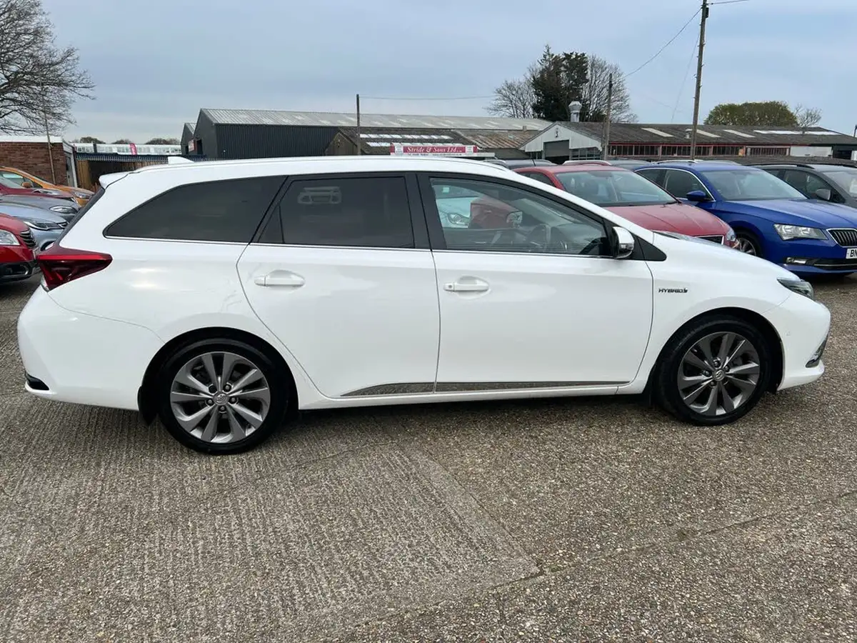 2017-toyota-auris-18-vvt-i-hsd-excel-estate-big-7