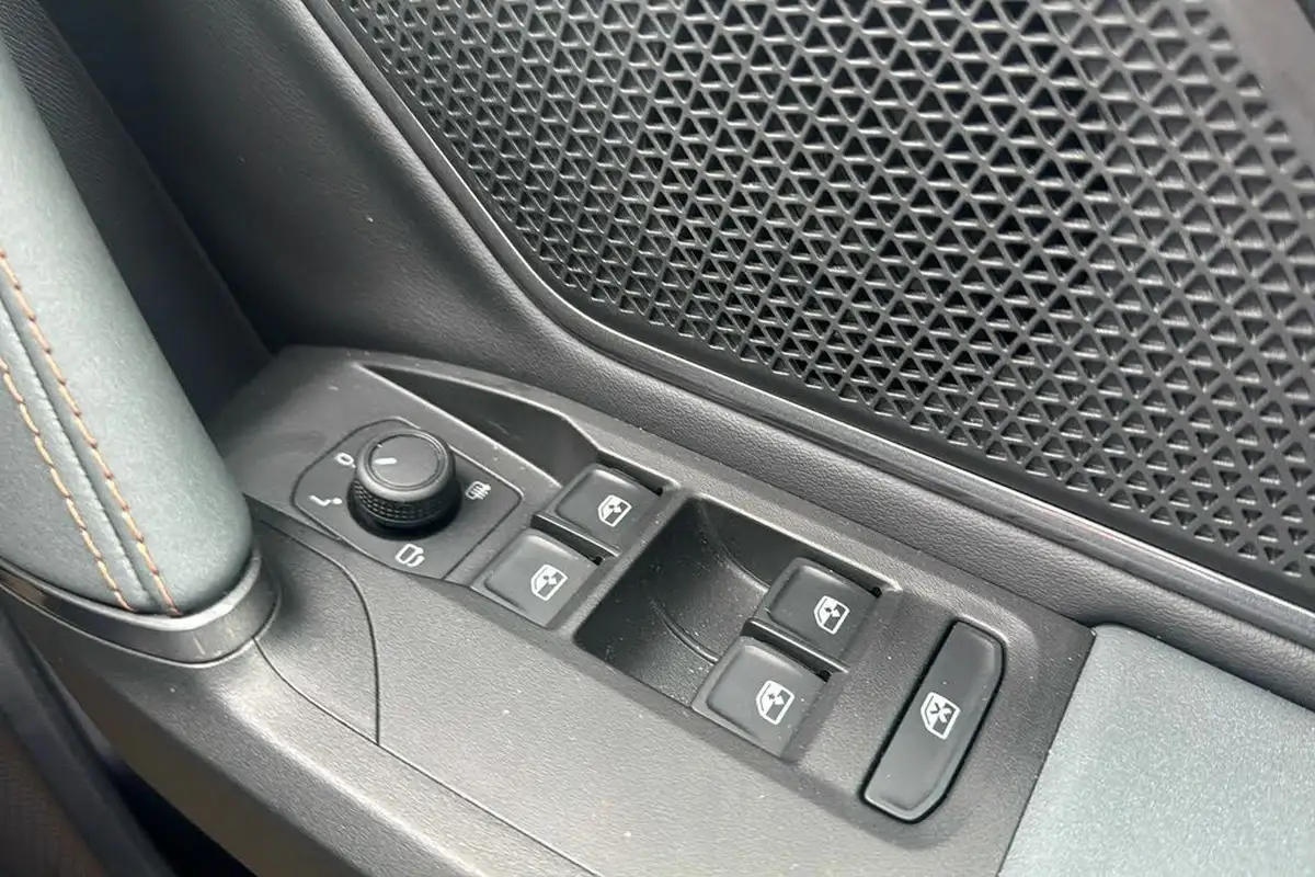 2024-cupra-formentor-15-e-hybrid-vz-first-edition-big-14